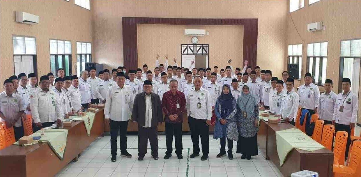 Kakan Kemenag Banyumas Buka Rakernis Bimas Islam, Tekankan Inovasi dan Kenyamanan Layanan 1000368444_11zon.jpg