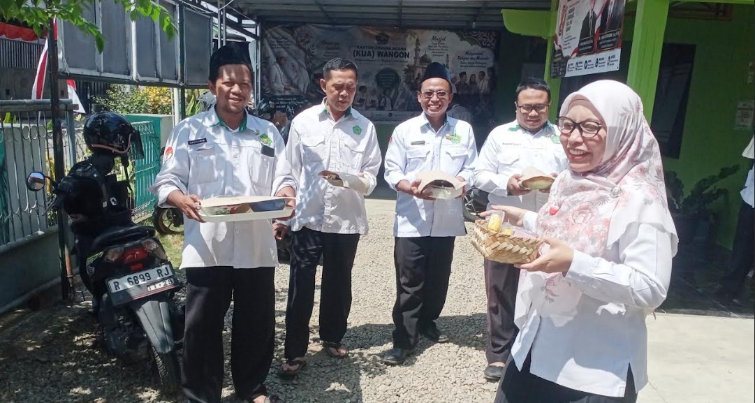 11__Makan_siang_berbagi.jpg