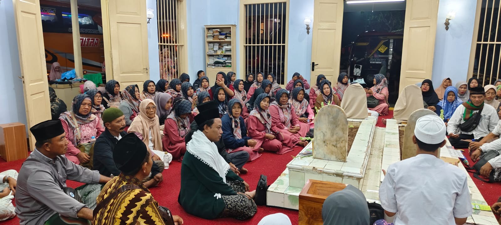 27__ziarah_wali_songo.jpg