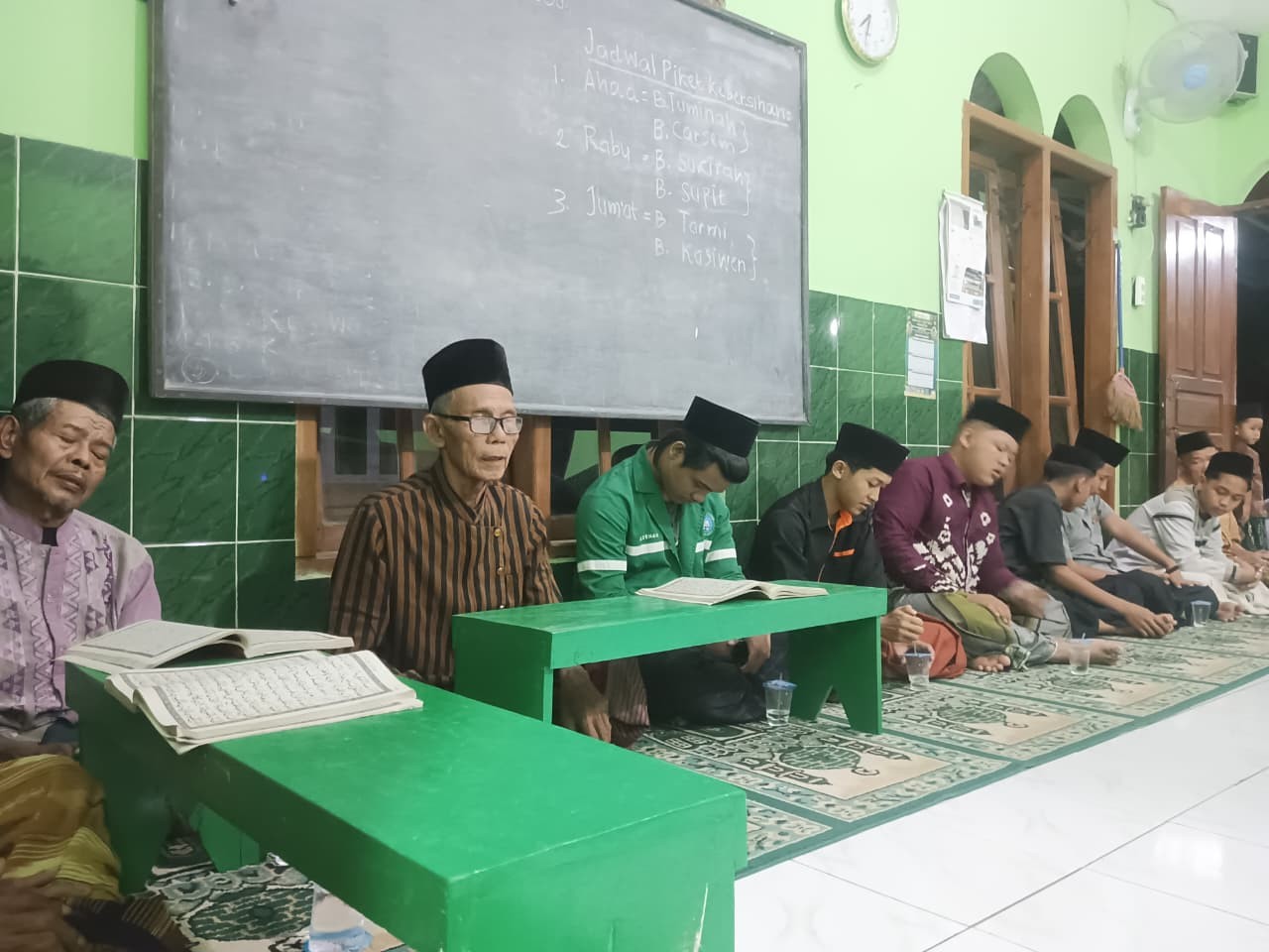 28__khusyuk_melantunkan_sholawat.jpg