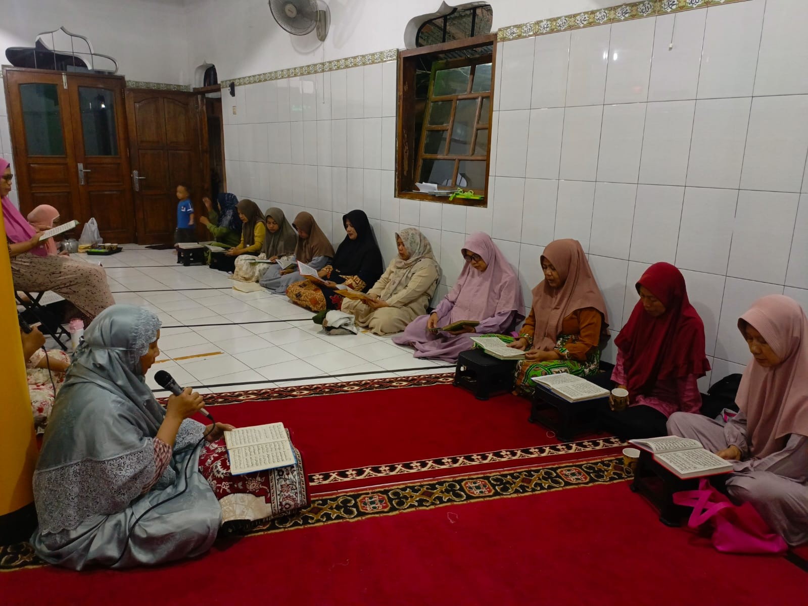 28__nikmah_menjelaskan_terjemah_kitab_al_barzanji_di_MT__Al_Hikmah_Klapagading.jpg