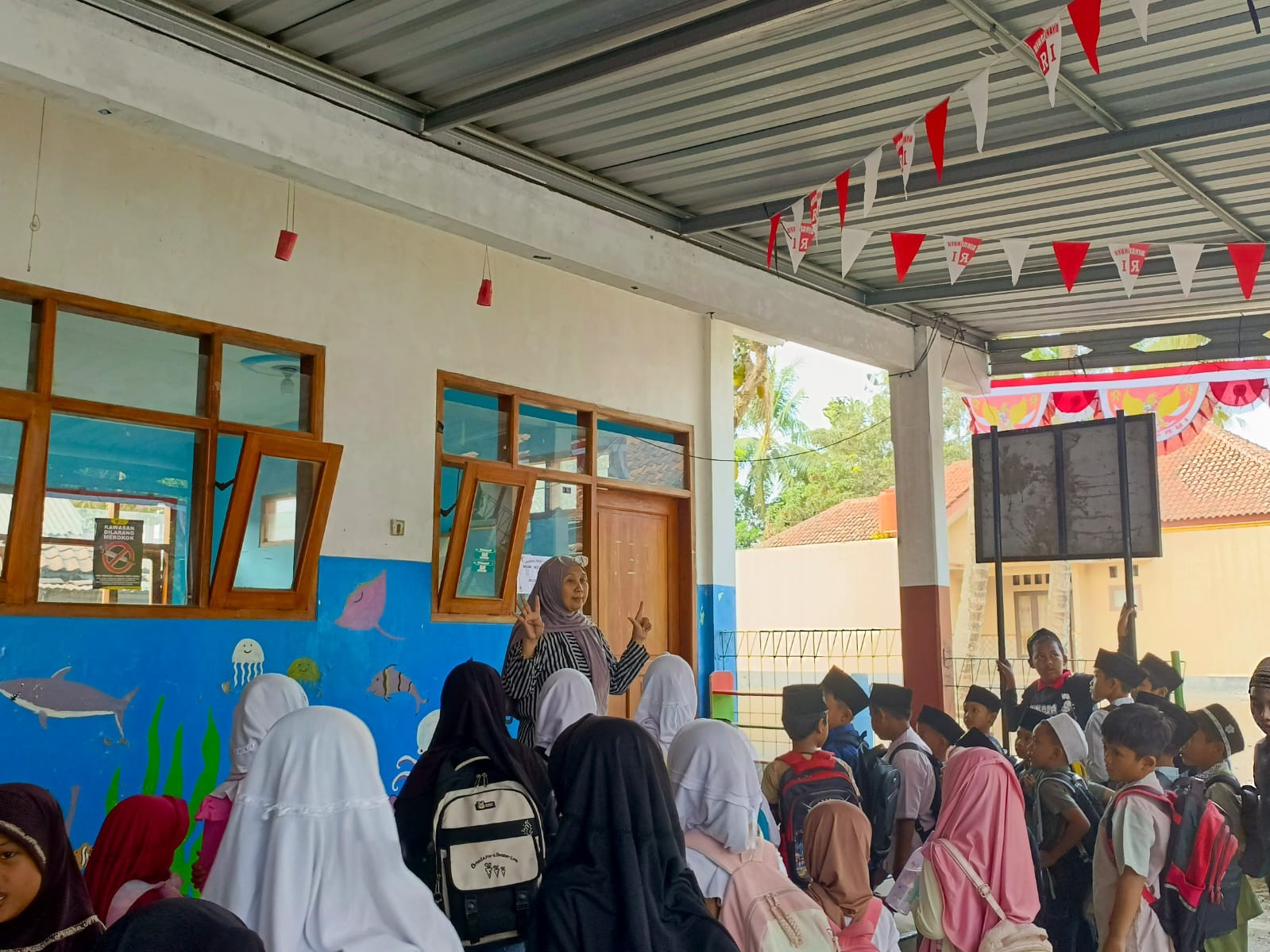 3__ceria_bersama_santri_madin.jpg