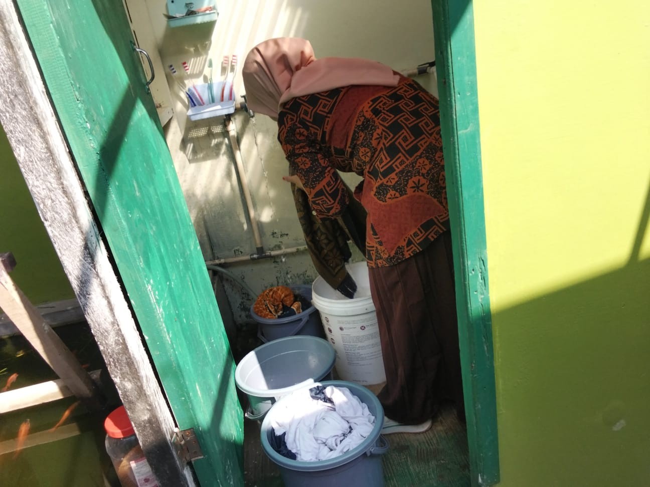 3__mukena_bersih_dan_wangi_menambah_kekhidmatan_sholat.jpg