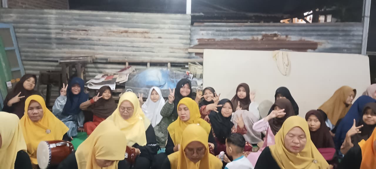 7__latif_mengajak_semua_usia_cinta_rosul.jpg