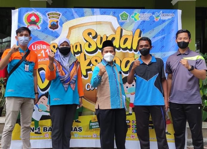 Guru_dan_Karyawan_MIN_1_Banyumas_Ikuti_Vaksin_Booster.jpeg