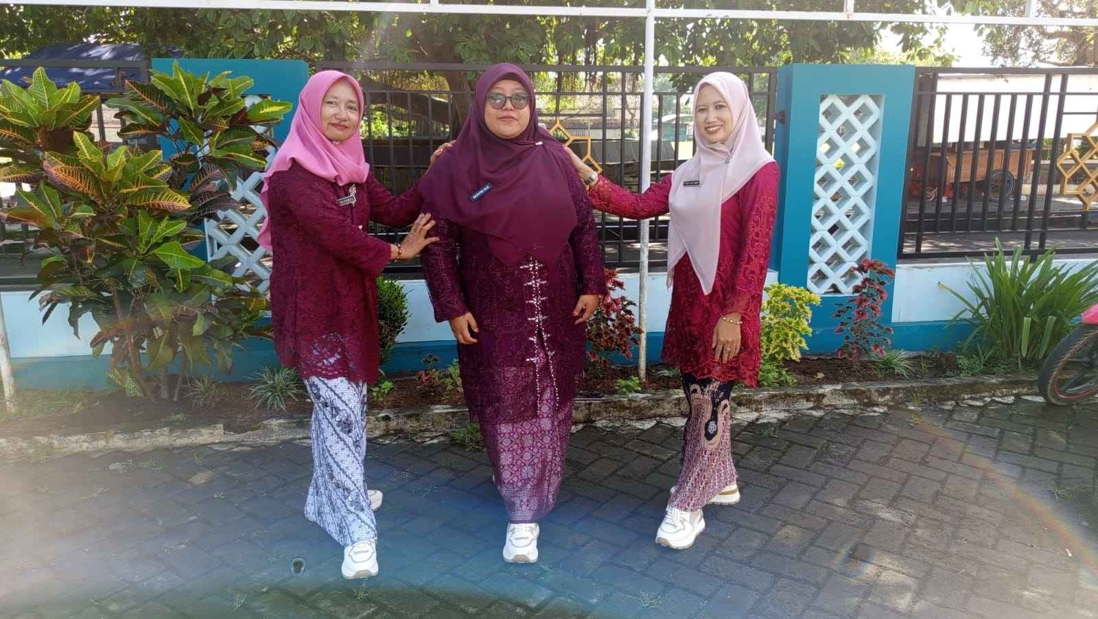 Kartini,_21_April_11zon.jpeg