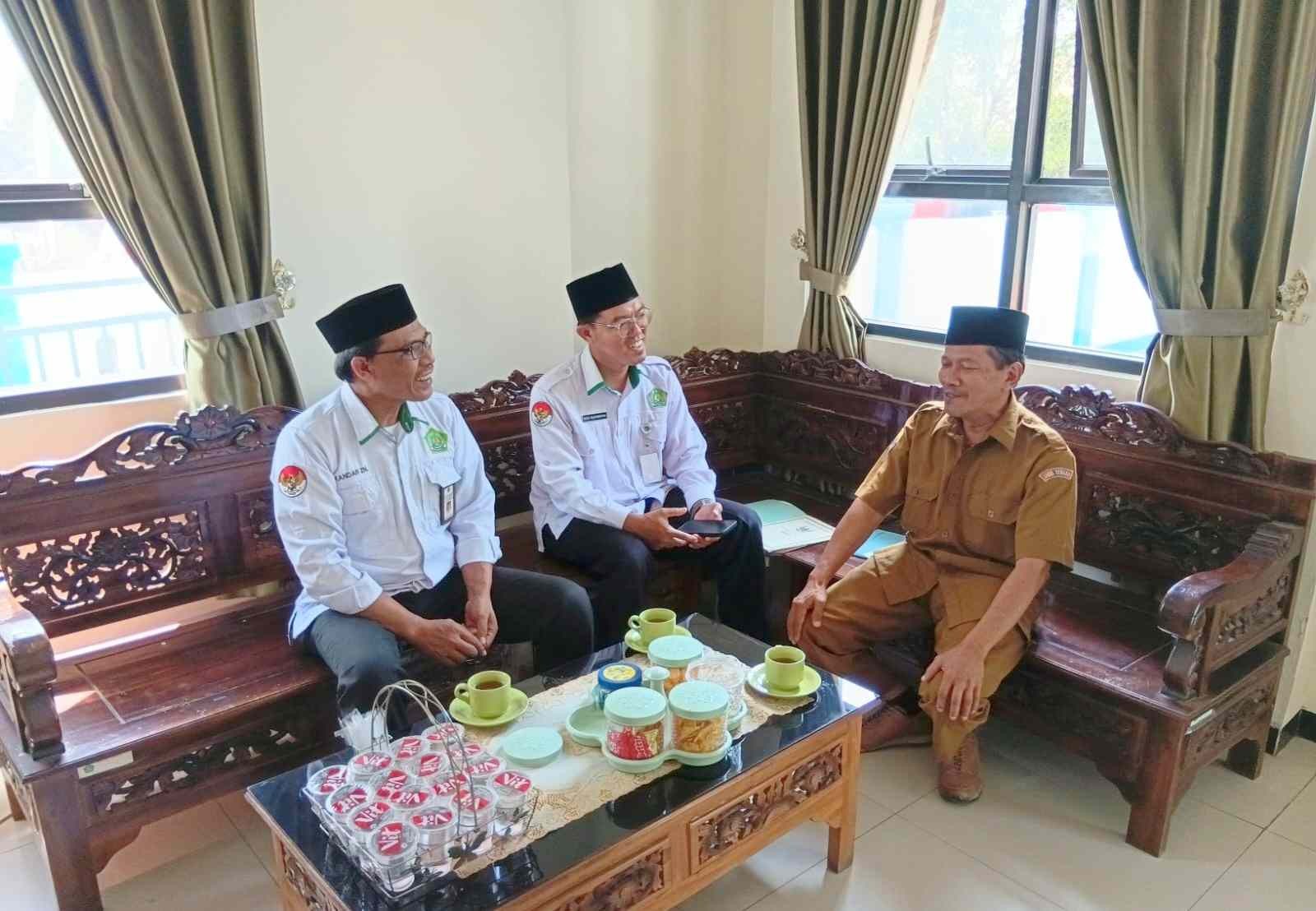 Koordinasi_wakaf_anBpk_masturi_kepala_SMK_wijaya_kusuma_11zon.jpeg