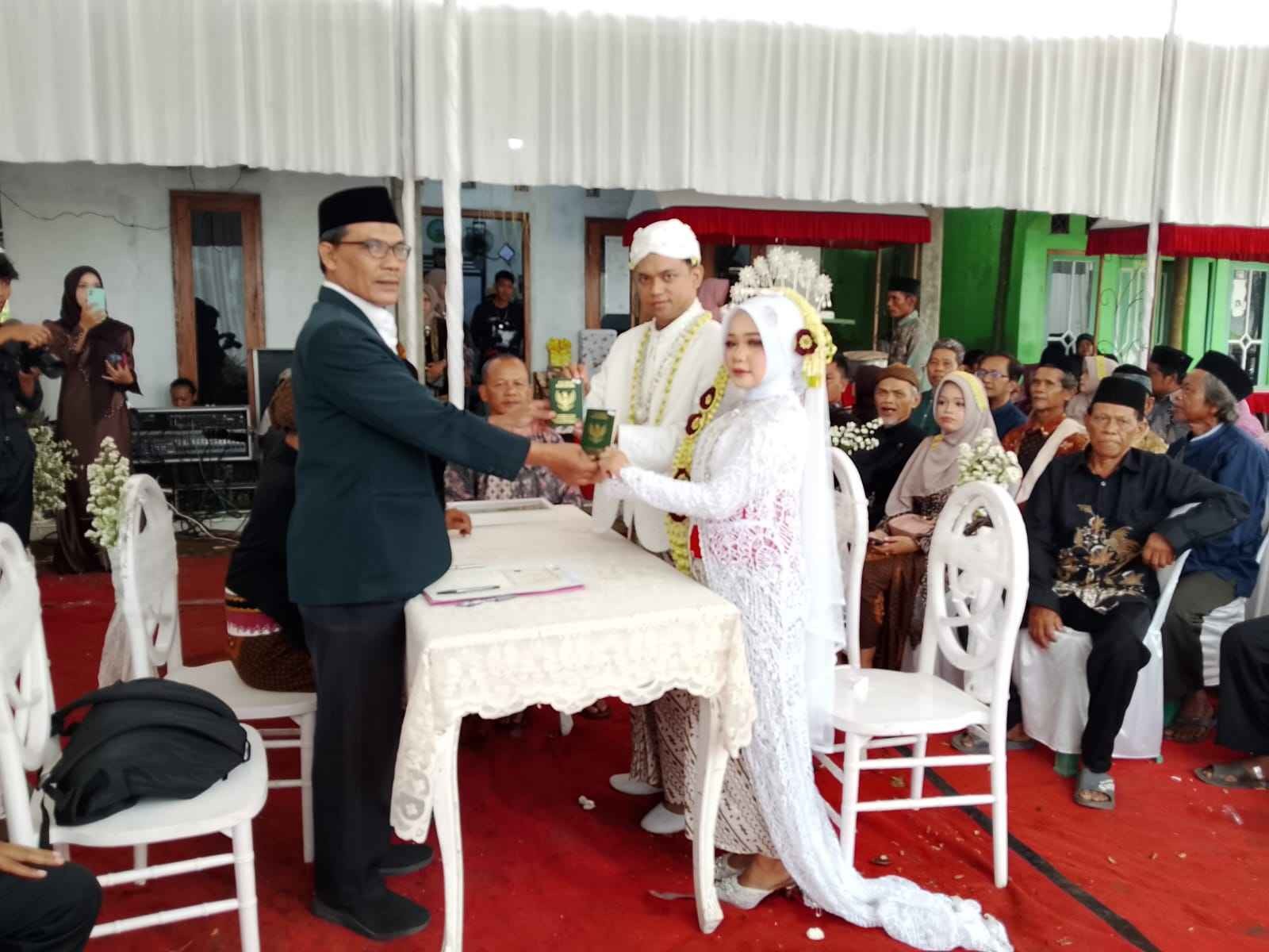 Ozzi_Maulana_dan_Anggi_11zon.jpeg