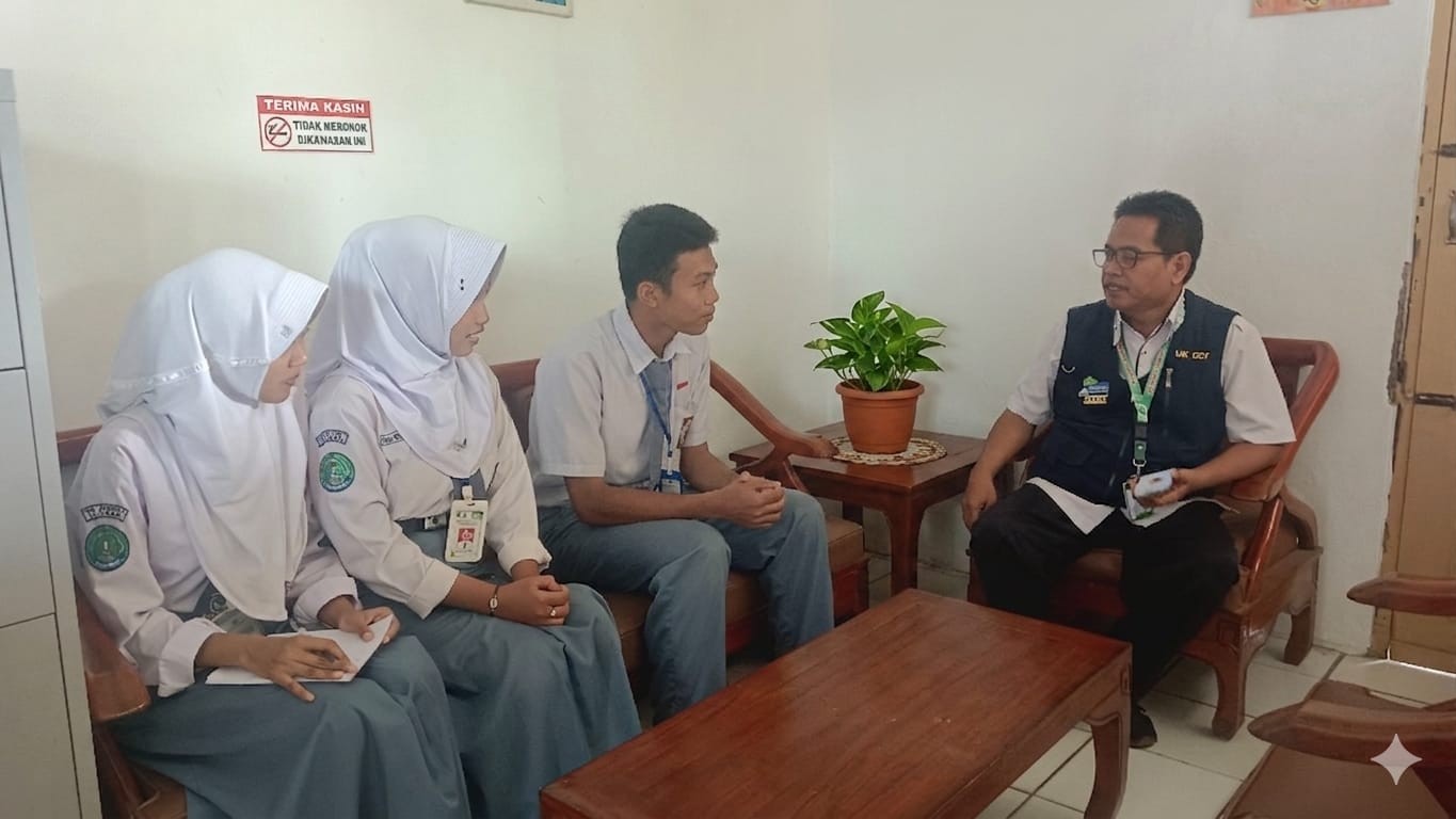 Pak_Ozi_dengan_SMK_Kutasari_11zon.jpg