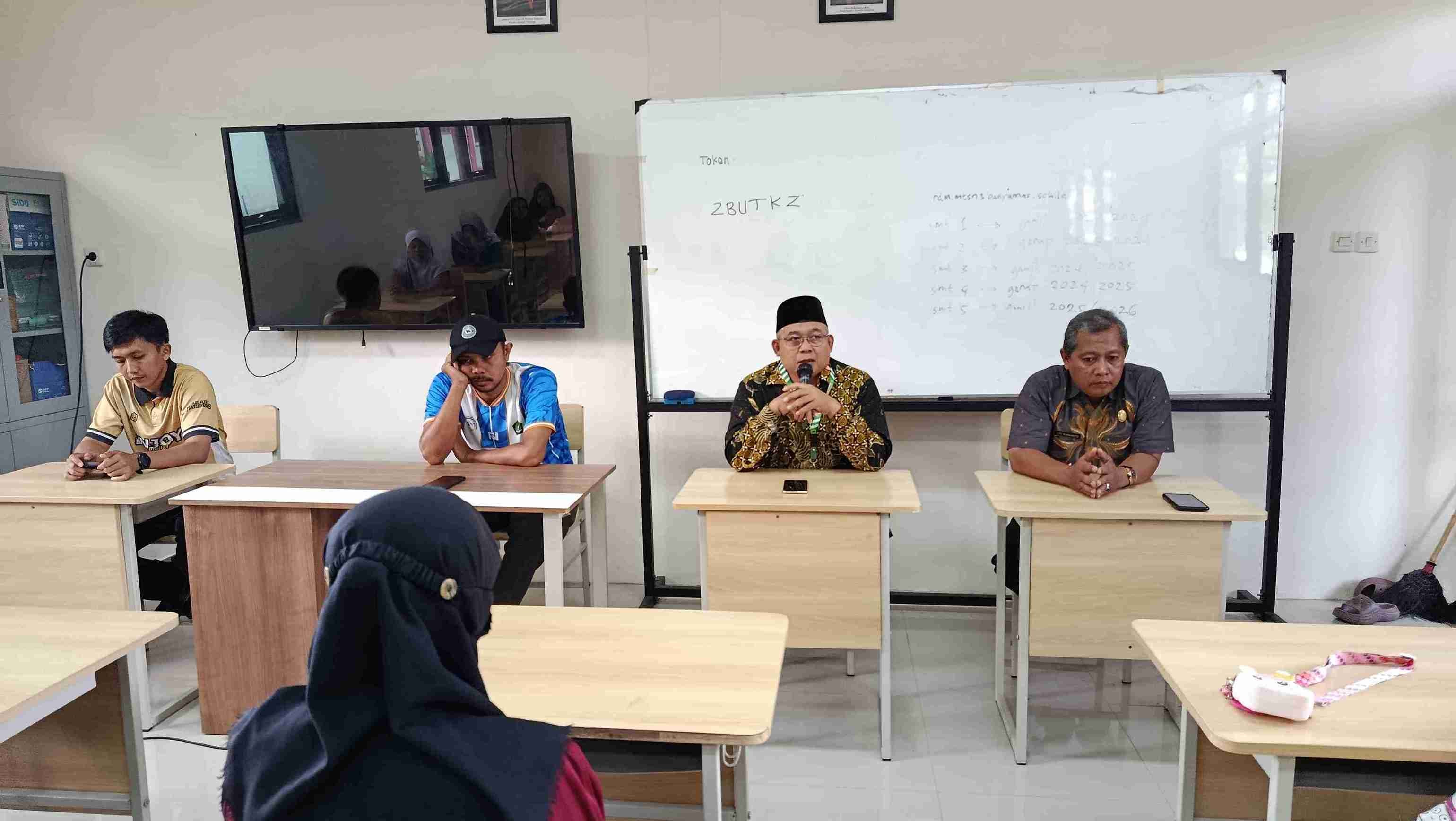 Rapat_wali_murid_popda_11zon.jpg