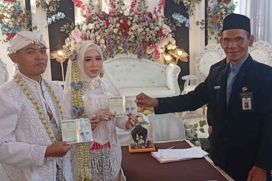 condro_junaidi_dan_ai_maryam_tinggarjaya-Budi_Susanto_11zon1.jpeg