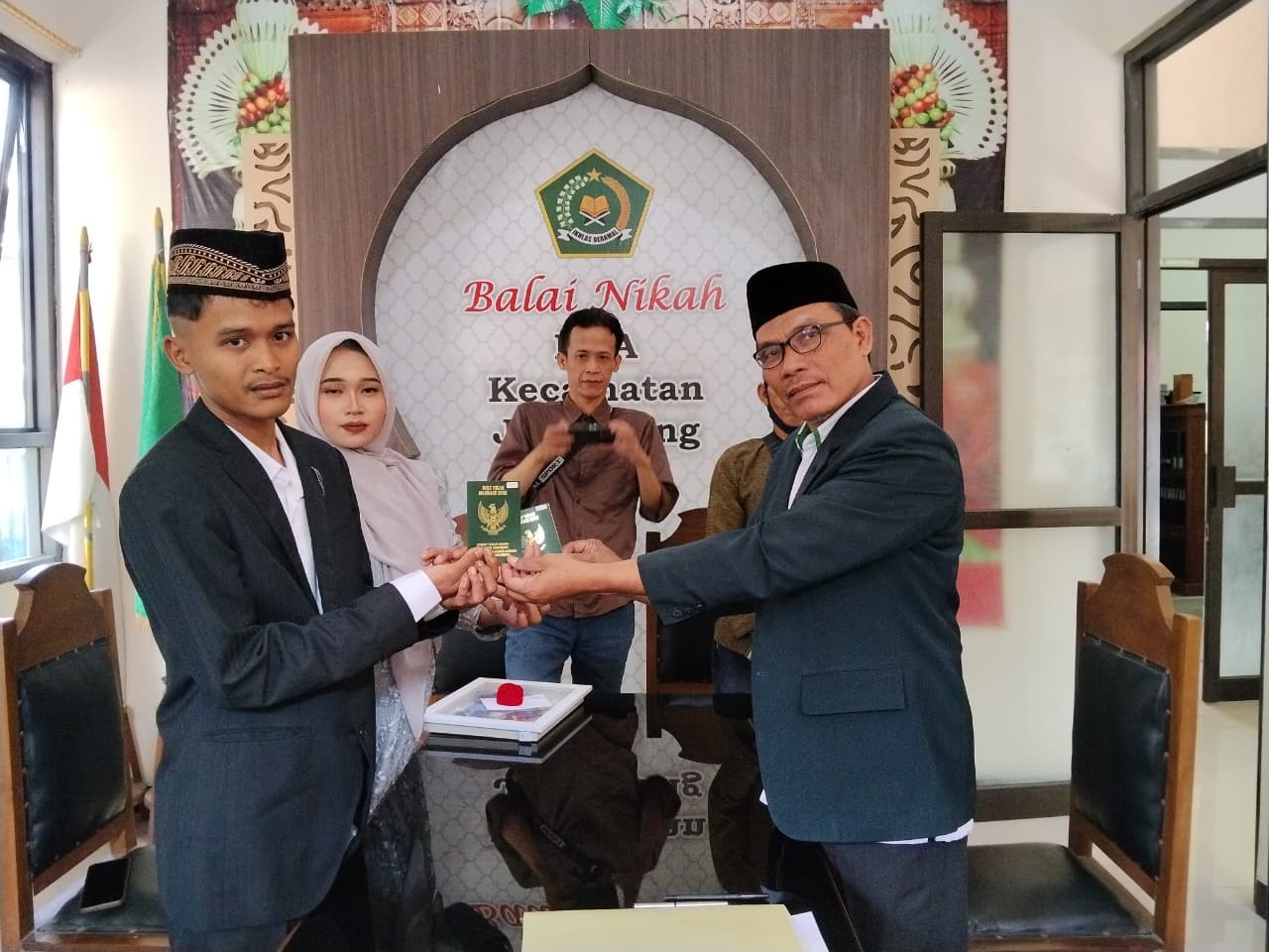 izul_Abdul_Latif_Zaida_Nur_Aisyah,_Gunungwetan.jpeg