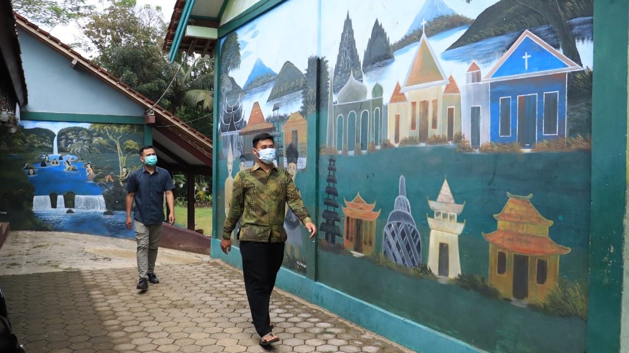 MI Maarif NU 1 Cilongok Bangun Sadar Berbhineka Lewat Lukisan mus1.jpg