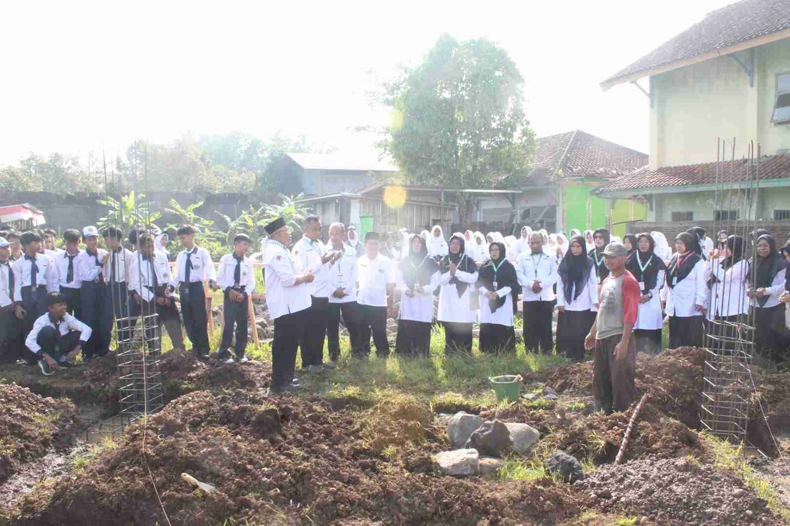 peletakan_batu_pertama_11zon.jpg