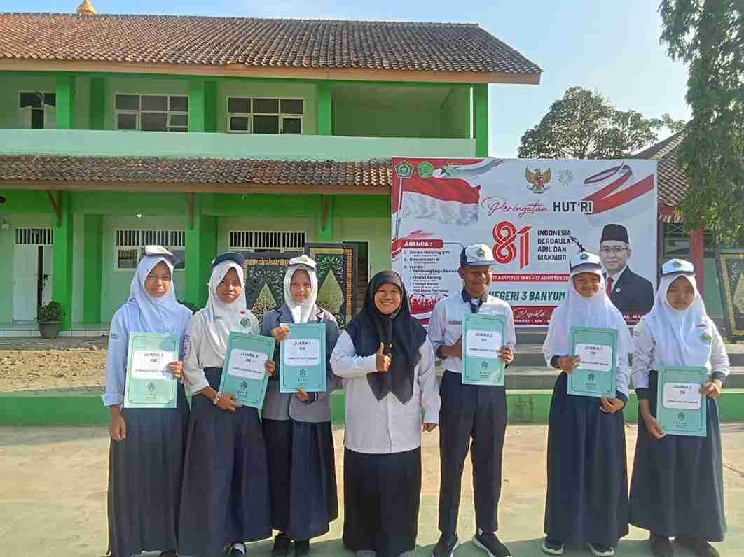 pembagian_hadiah_siswa_11zon.jpg