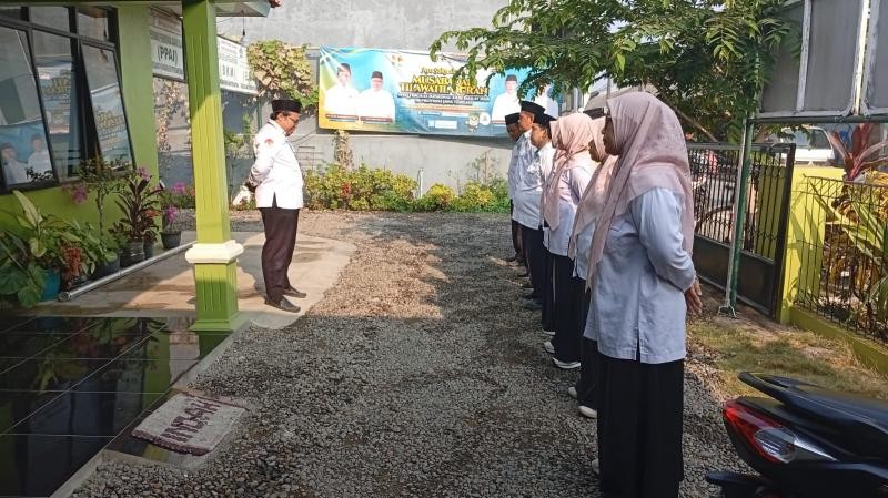 Mewakili Kepala KUA, Penyuluh Agama Jadi Pembina Apel Sampaikan Amanat  Gusti Mboten Sare