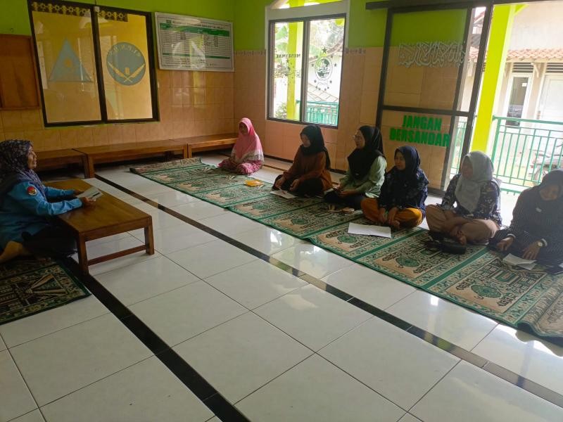 Bimluh MT Wali Murid RA 233 Klapagading Bahas Parenting Islami dan Keluarga Sakinah