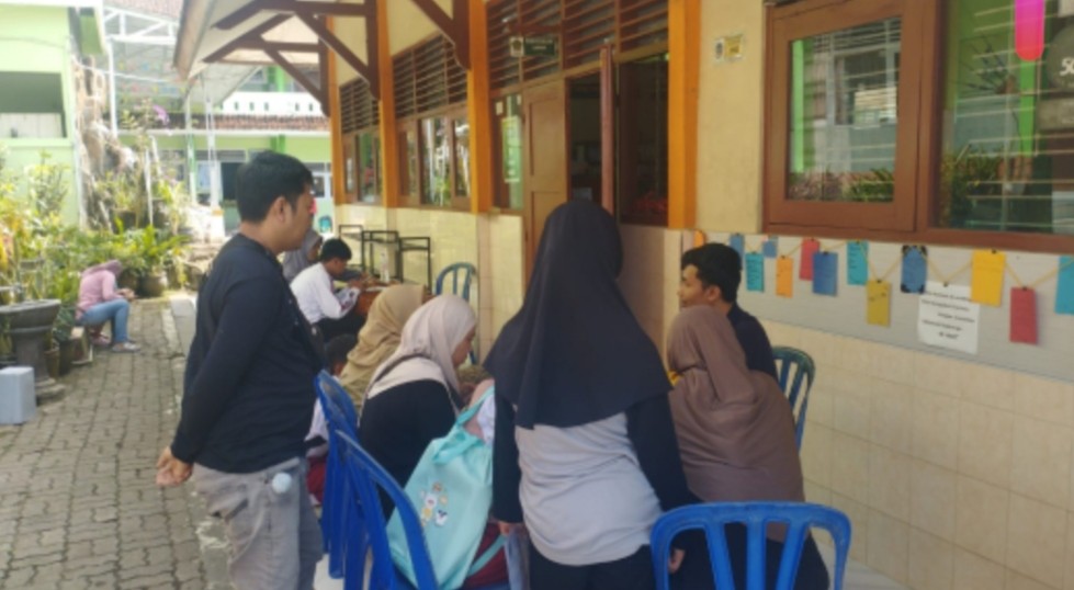 Gelombang 2 PMBM MTsN 1 Banyumas Diserbu Ratusan Calon Peserta Didik