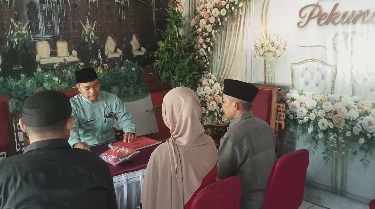 Penyuluh Tekankan Pondasi Keluarga Sakinah dalam Bimwin Catin