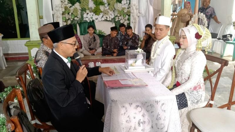 Irfan Aldi Saputra dan Eva Findi Agustin Resmi Menikah, Kepala KUA Tambak Pimpin Prosesi Akad Penuh Khidmat