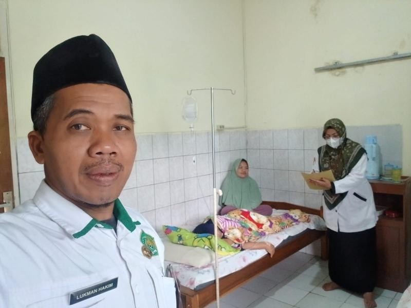Penyuluh Tambak Beri Bimbingan Rohani Bagi Pasien Rawat Inap Klinik Al Hazm
