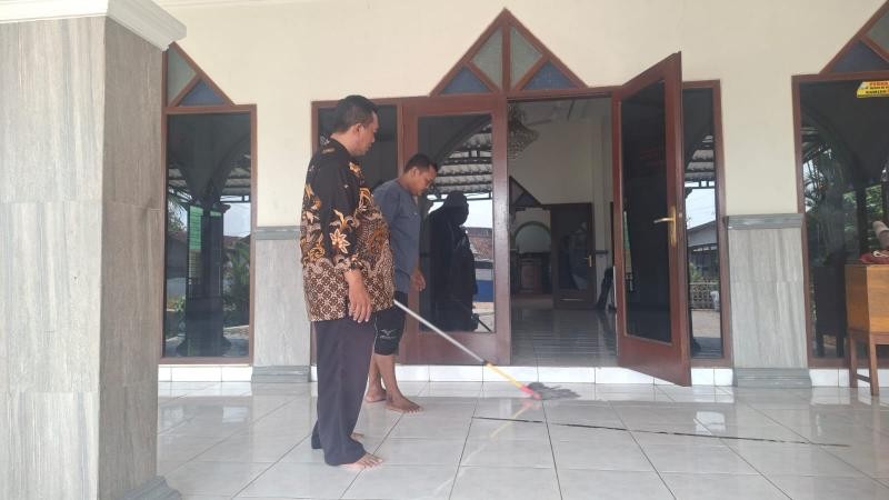 Apresiasi Tugas Mulia Marbot, Penyuluh Agama Dampingi Persiapan Salat Jumat di Masjid Jami' Al Ishlah