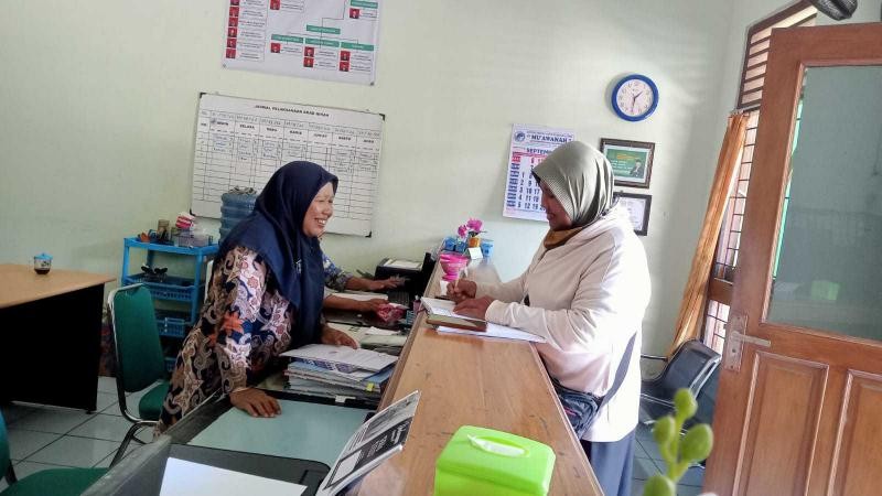 KUA Rawalo Layani Duplikat Buku Nikah Warga Tambaknegara dengan Cepat