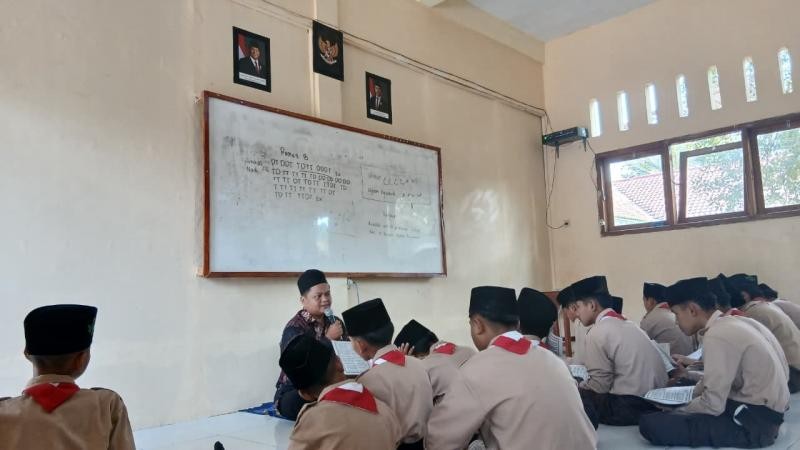 Gali Ilmu dan Hikmah melalui Kajian Kitab Alala MTs Manbaul Falah Gerduren